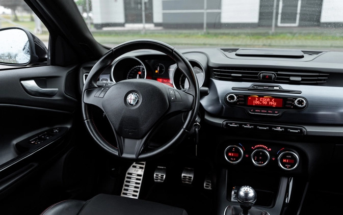 Alfa Romeo Giulietta cena 38900 przebieg: 180000, rok produkcji 2010 z Wyszków małe 562